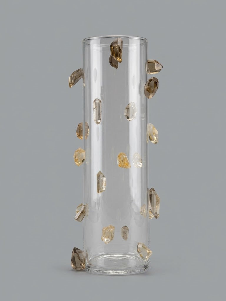 Jarrón escultórico de cristal con 20 incrustaciones de cuarzo ahumado.