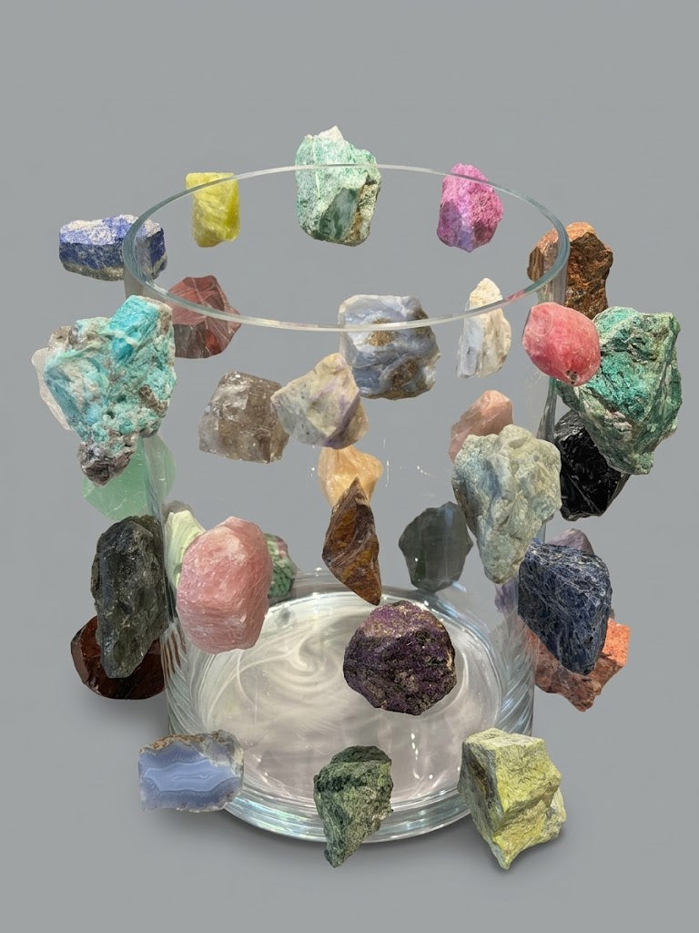 Pieza de Autor en Vidrio: Composición con Minerales en Bruto de Alta Calidad – Obra Única